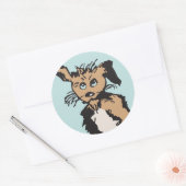 青い子犬のような目をした可愛い犬 ラウンドシール (封筒)