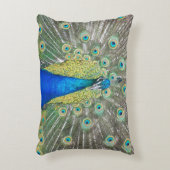 青い孔雀の羽の羽毛の写真 アクセントクッション (正面(垂直))