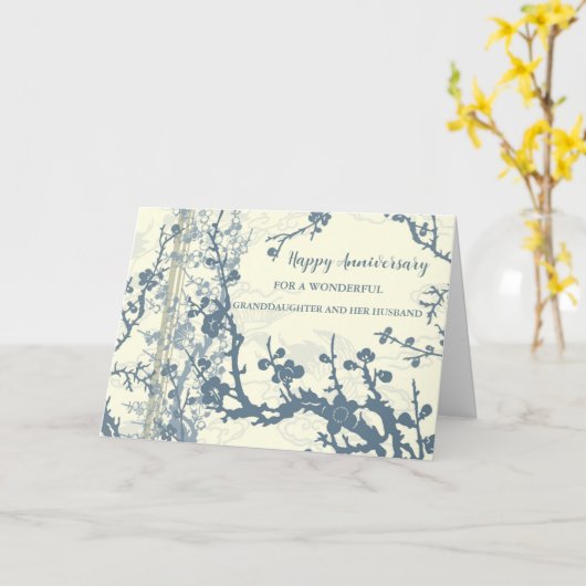青い孫娘と彼女の夫の記念日 カード (黄色い花)