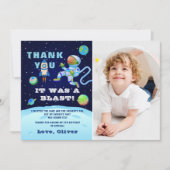 青い宇宙飛行士の外宇宙誕生日写真 サンキューカード (正面)