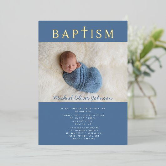 青い宗教的クロスボーイバプテスマ写真金ゴールド 箔招待状 (立ち正面)