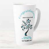 青い家族の木になる祖母のお知らせ カフェラテマグ (右アングル)