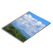 青い尾根のノートブックの上に雲が湧き上がる ノートブック (左側)