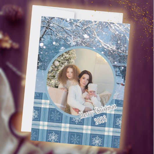 青い居心地の良い格子雪の冬の写真クリスマス シーズンカード