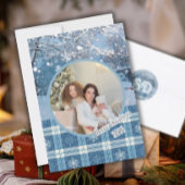 青い居心地の良い格子雪の冬の写真クリスマス シーズンカード