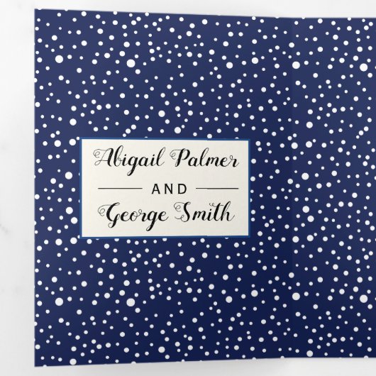 青い山と木の写真の冬の結婚式 三つ折り招待状 (内部最初)