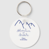 青い山の冒険が待っています 心に名前を加えて キーホルダー (裏面)