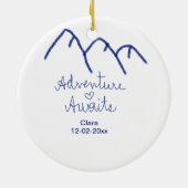 青い山の心で冒険が待っている 名前を追加 セラミックオーナメント (裏面)