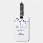 青い山の心で冒険が待っている 名前を追加 ラゲッジタグ (裏面縦)