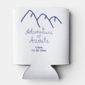 青い山の心で冒険が待っている 名前を追加 缶クーラー (裏面)