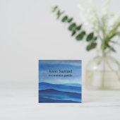 青い山の水彩画のモダンな名刺 スクエア名刺 (スタンド正面)