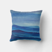青い山の風景アートスロークッション クッション (裏面)