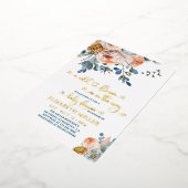 青い山花が赤ちゃん女の子のシャワーに向かっている 箔招待状 (回転した状態)