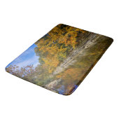 青い川の秋 バスマット (アングル)