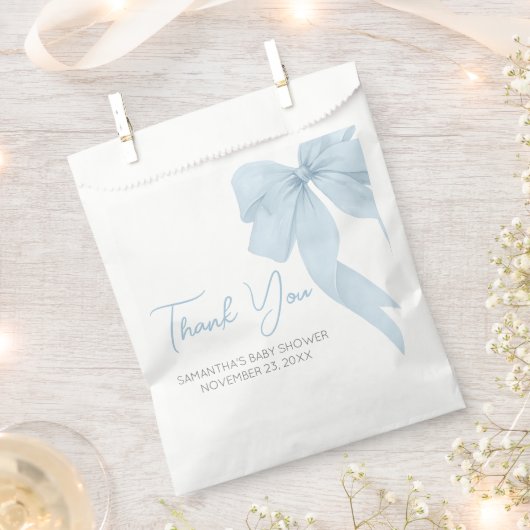 青い弓で男の子のシャワー フェイバーバッグ (クリップ留めされた状態)