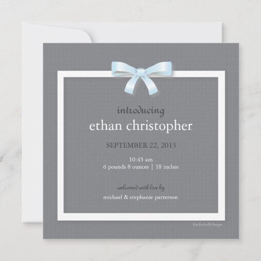 青い弓男の赤ちゃんの写真の誕生の発表 案内状 (裏面)