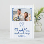 青い手書きお洒落の結婚写真 サンキューカード (スタンド正面)