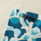 青い抽象芸術海床 |沿岸パターン ビーチタオル (インサイチュ)