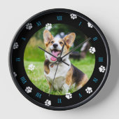 青い数字ホワイトポーズブラックフレームドッグフォト 壁時計 (正面)
