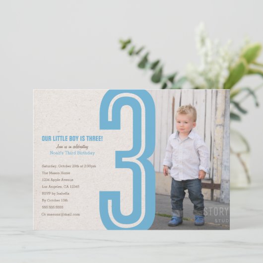 青い数3つの誕生日のパーティの招待状 招待状 (スタンド正面)