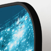 青い星ブラシストローク、白いスクリプト名、青 ピックルボールラケット (左詳細)