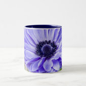 青い星状体の花のコーヒーカップ ツートーンマグカップ (中央)