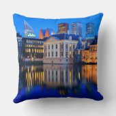 青い時間の装飾用クッションのハーグのスカイライン クッション (裏面)