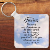 青い曇り空の写真は聖書の詩を恐れない キーホルダー (正面)