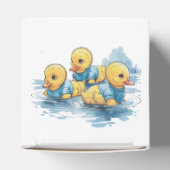 青い服を着たかわいいゴムアヒル フェイバーボックス (上部)