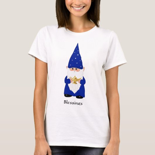 青い服を着てランプを持った賢いノーム Tシャツ (正面)