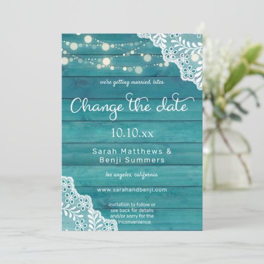 青い木のレース＆ストリングライト 変更のお知らせ 招待状 (スタンド正面)