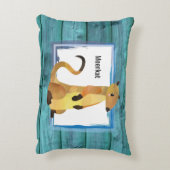 青い木の背景の水色メルカート アクセントクッション (裏面(縦))