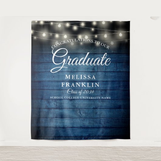 青い木素朴の弦のライト卒業の背景 タペストリー (正面)