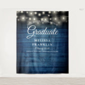 青い木製のストリングライトの卒業式背景 タペストリー (正面)