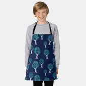 青い木 エプロン (着用した状態)