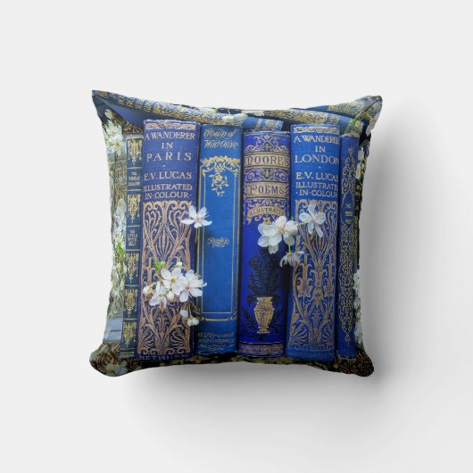 青い本と花 クッション (正面)