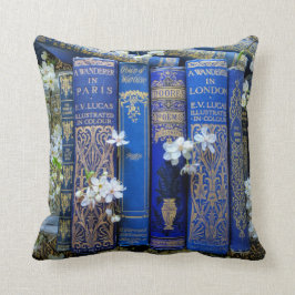 青い本と花 クッション