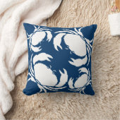 青い枕にカニの白 クッション (ブランケット)