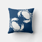 青い枕にカニの白 クッション (裏面)