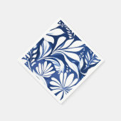 青い植物の水彩花の白いパターン スタンダードカクテルナプキン (角)