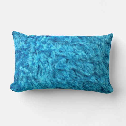 青い毛皮で覆われた枕 ランバークッション (正面)