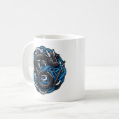 青い毛糸に絡まるかぎ針編みドラゴンのギフト コーヒーマグカップ (正面左)