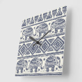 青い民族象のパターン スクエア壁時計 (傾斜)