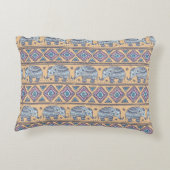 青い民族象の種族パターン アクセントクッション (裏面)