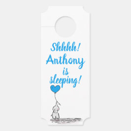 青い気球のベビーを持つかわいい象は眠っています ドアノブサイン