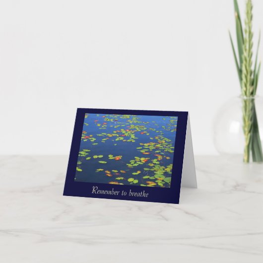 青い水とユリのパッドのノートカード カード (正面)