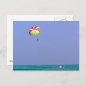 青い水の上にパラセーリング ポストカード (正面/裏面)