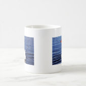 青い水の中の白い泳ぐガチョウ コーヒーマグカップ (中央)
