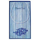 青い水の小石、ピンクのフラミンゴと魚 スモールペーパーバッグ (裏面)