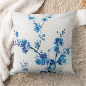 青い水彩の花が繊細な美しさ クッション (ブランケット)